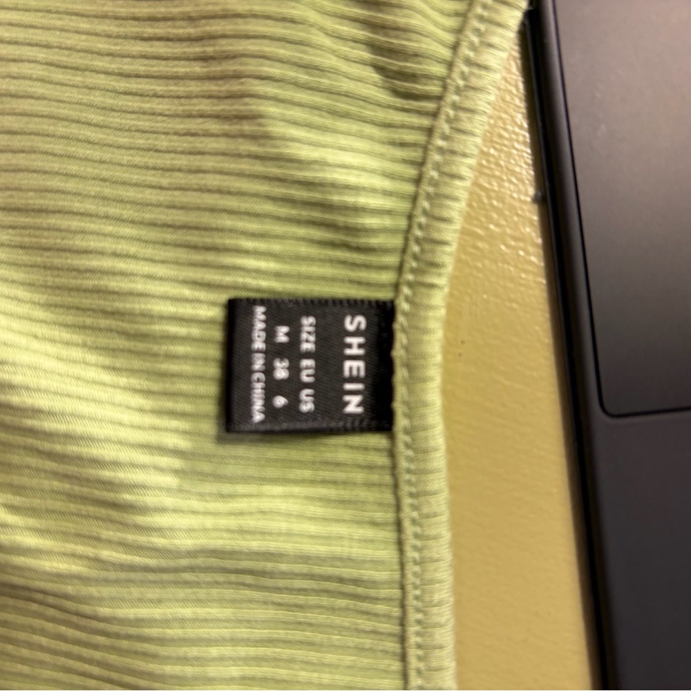 SHEIN Light Green V-Neck Ribbed Crop Top - Picture 3 of 3